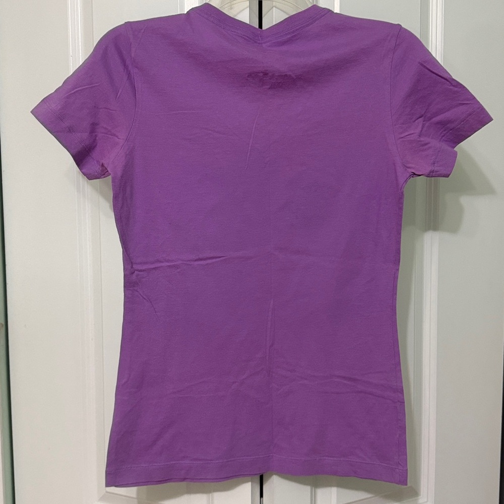Nike Women’s Spellout Logo V-Neck T-Shirt - Purple/Lavender - Size M - Picture 7 of 9